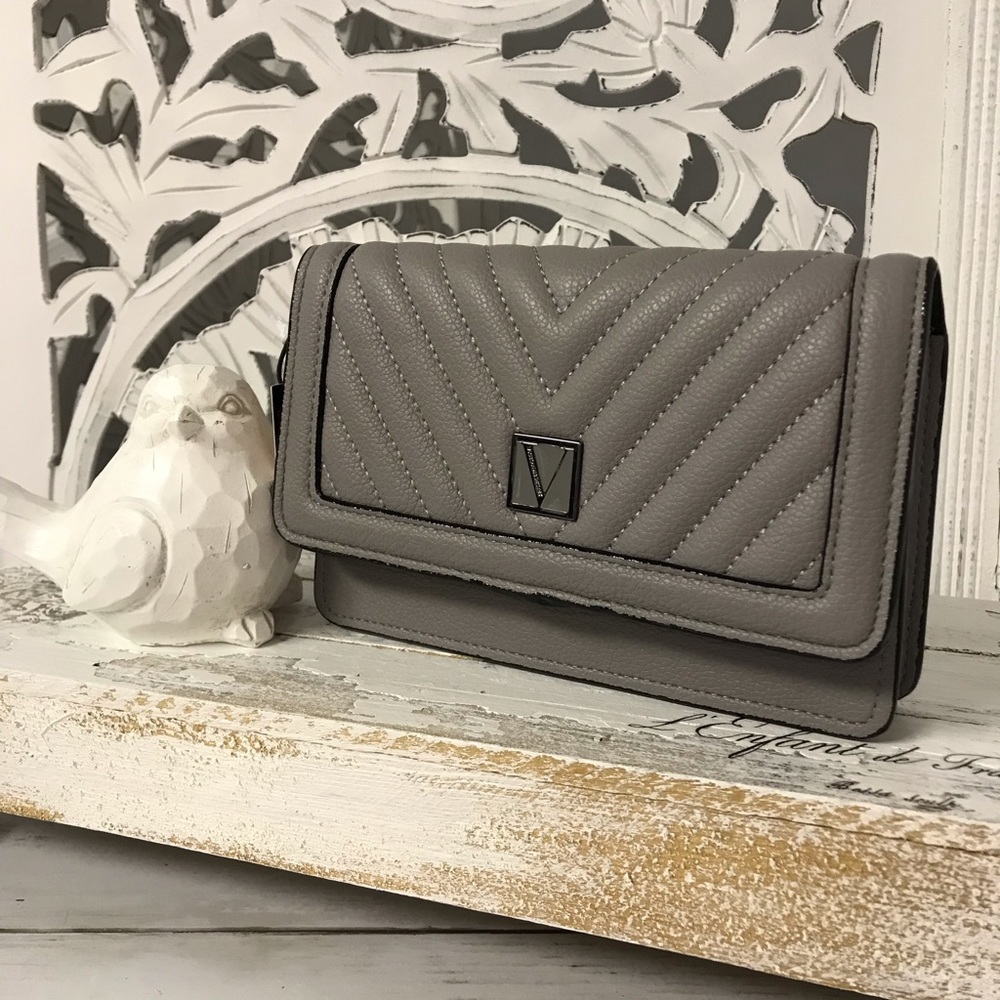 Victoria’s Secret Tech Wristlet Purse in Gray, Wallet Wristlet with Strap